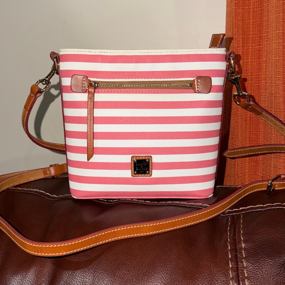 🔥🔥🔥Dooney Bourke Striped Coated Canvas Crossbody Bag